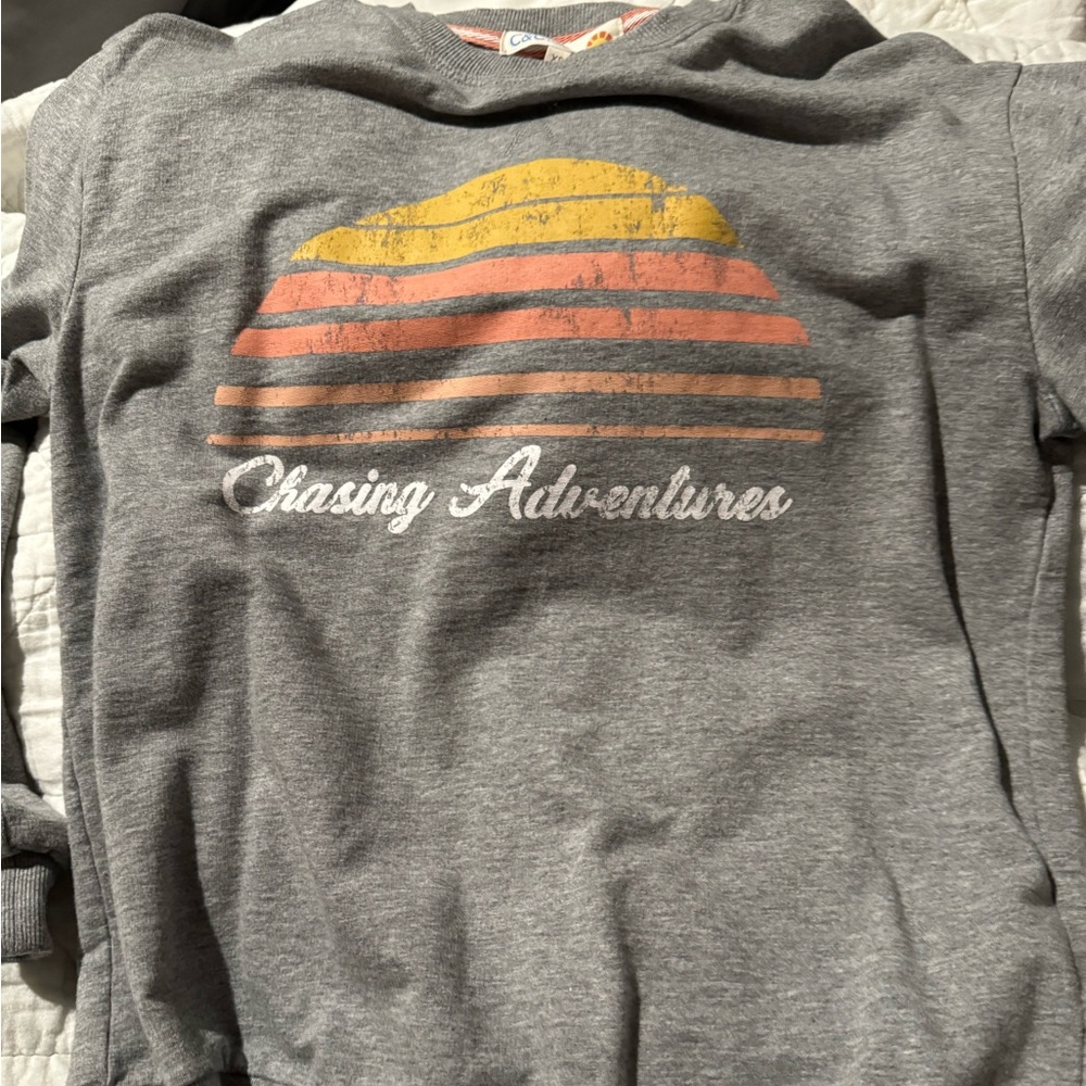 Women’s sweatshirt “Chasing Adventures” size can